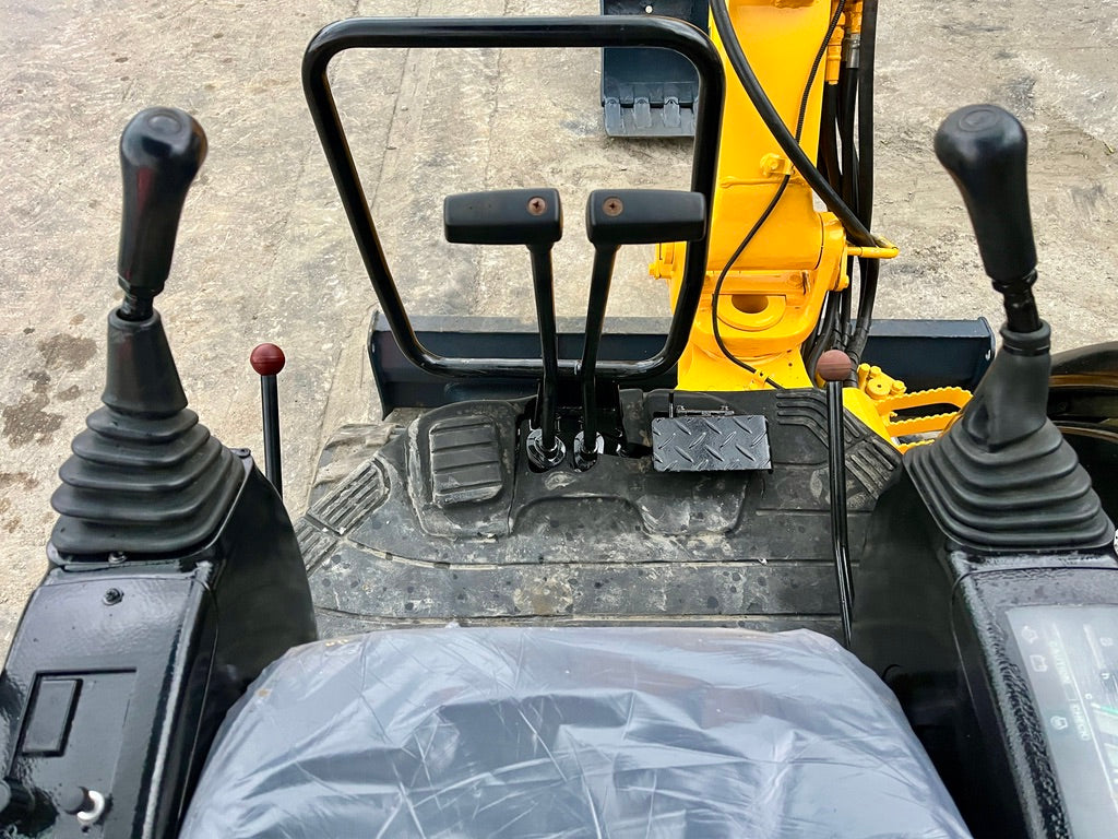 Komatsu PC30MR-1