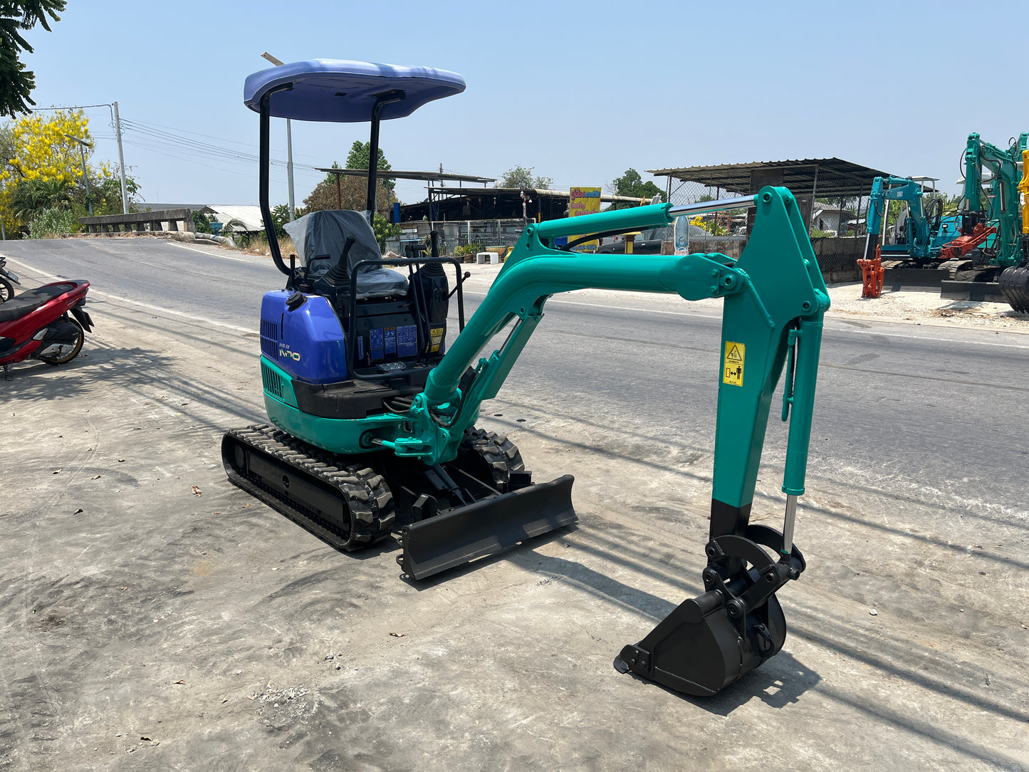 Komatsu PC15MR-1