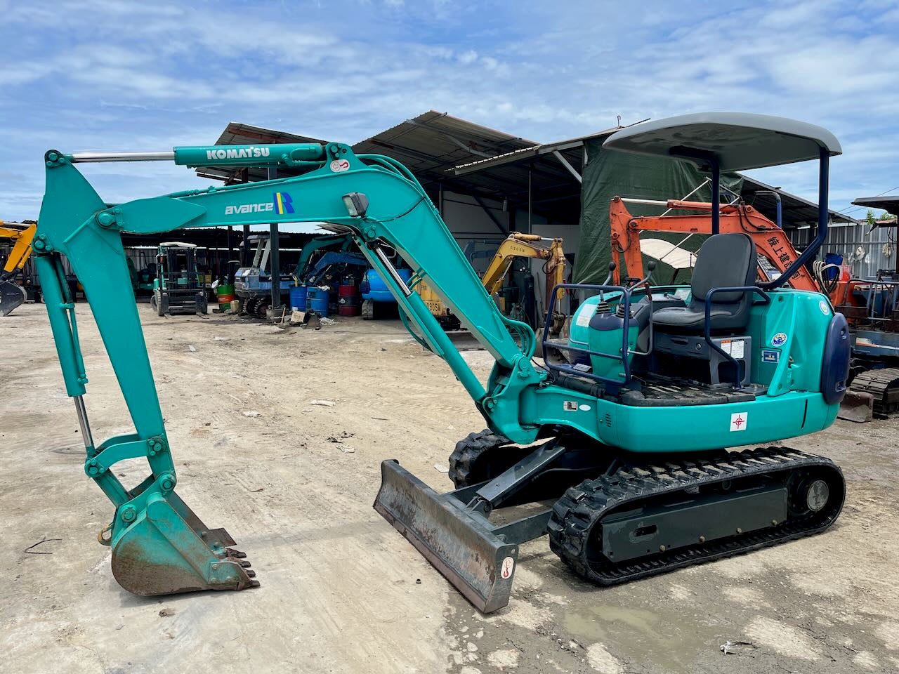 Komatsu PC27R-8