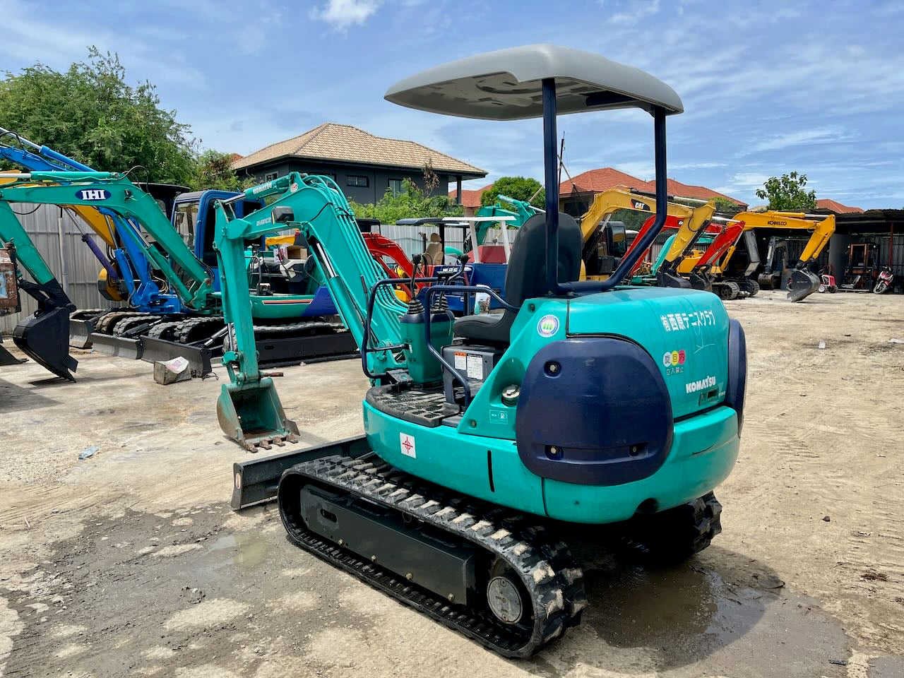 Komatsu PC27R-8