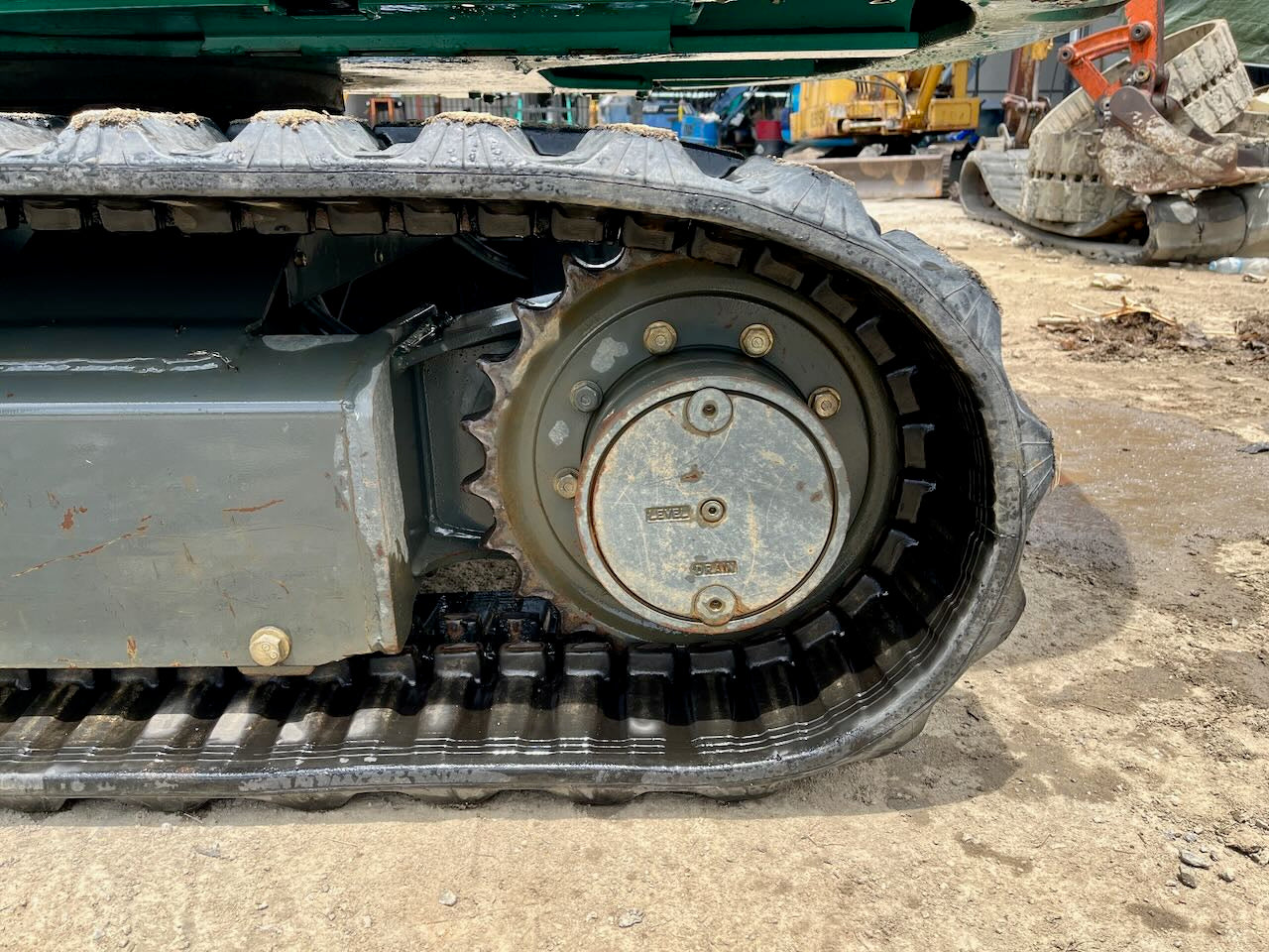 Komatsu PC27R-8