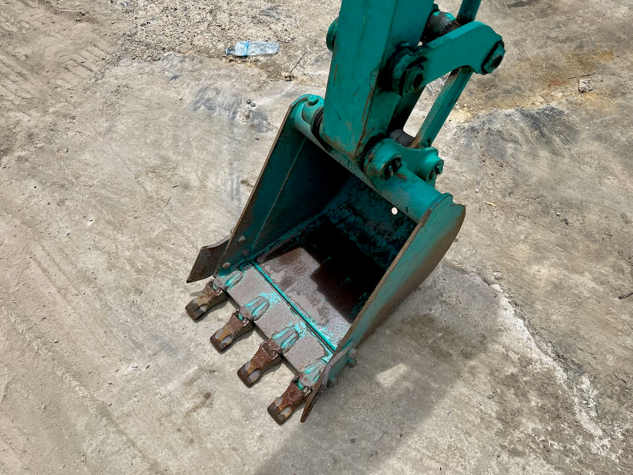 Komatsu PC27R-8