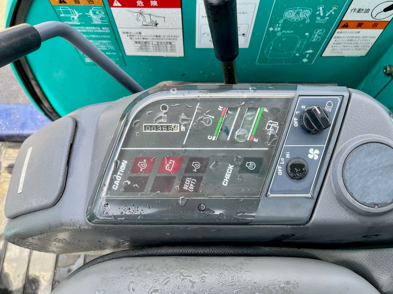Komatsu PC27R-8