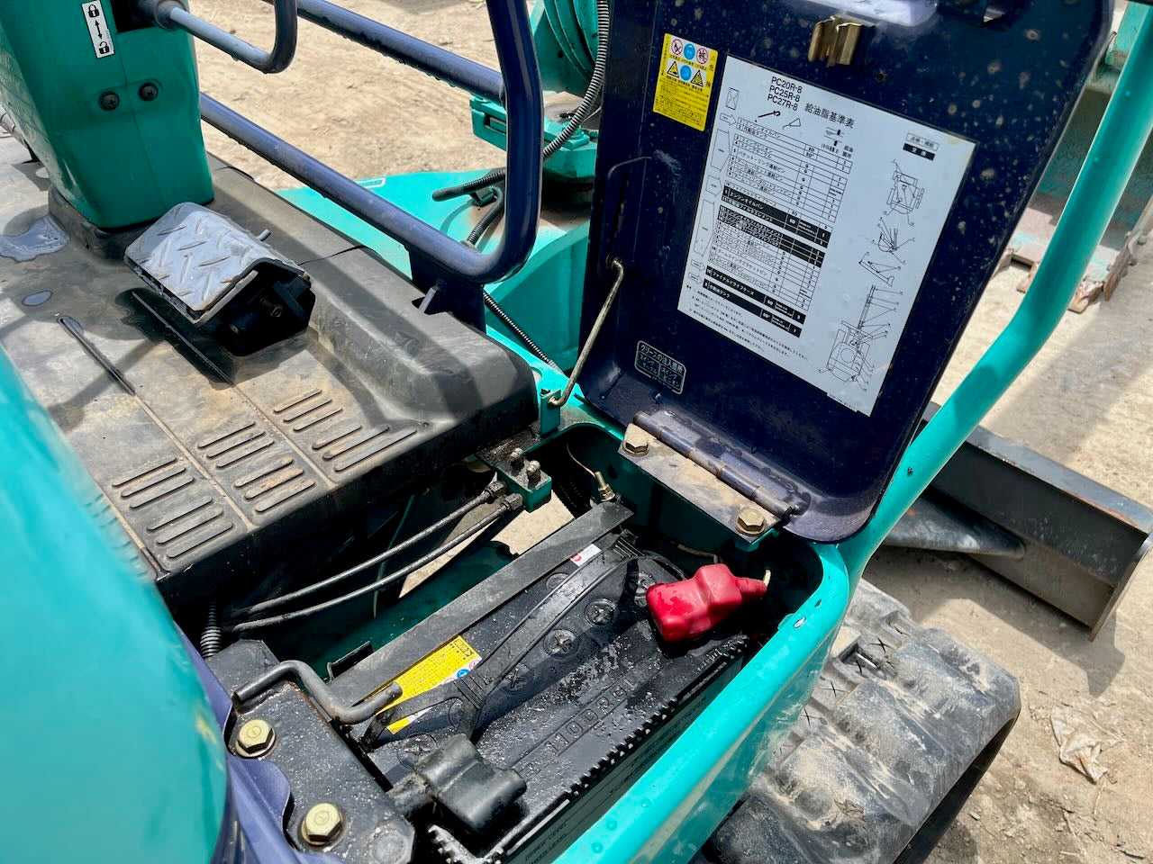 Komatsu PC27R-8