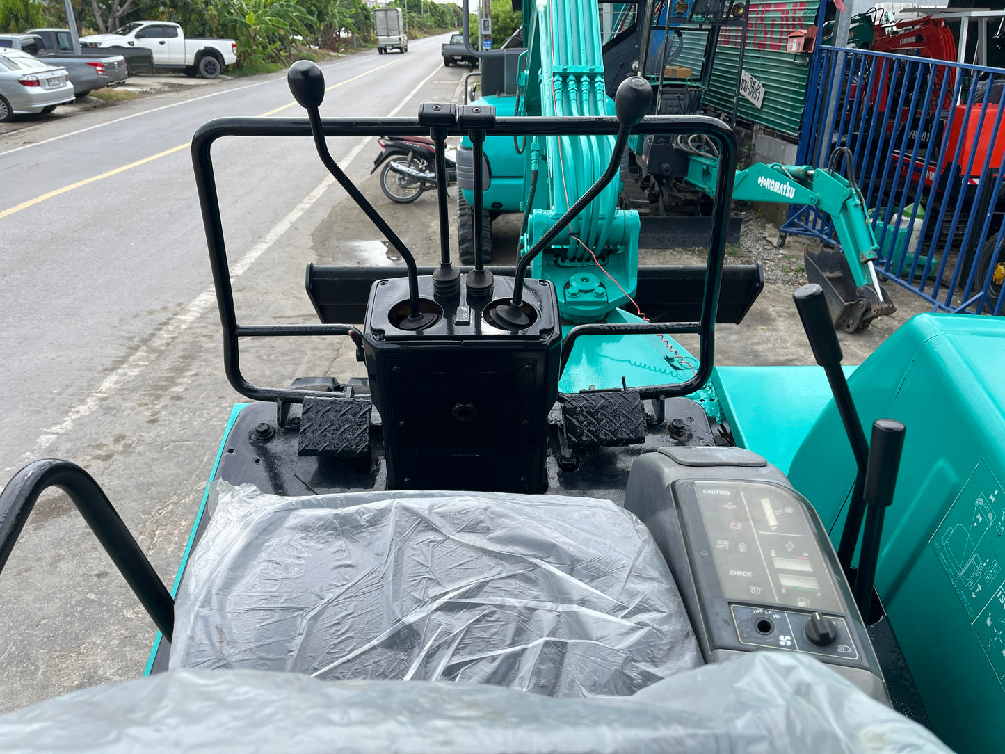 Komatsu PC15-3