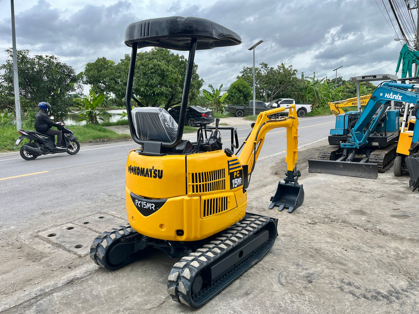 Komatsu PC15MR-1