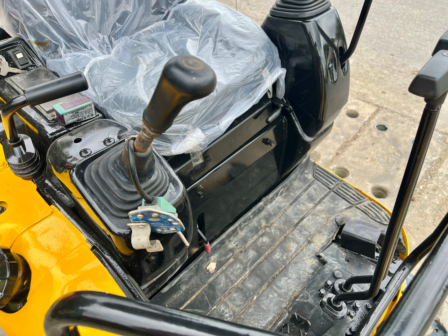 Komatsu PC15MR-1