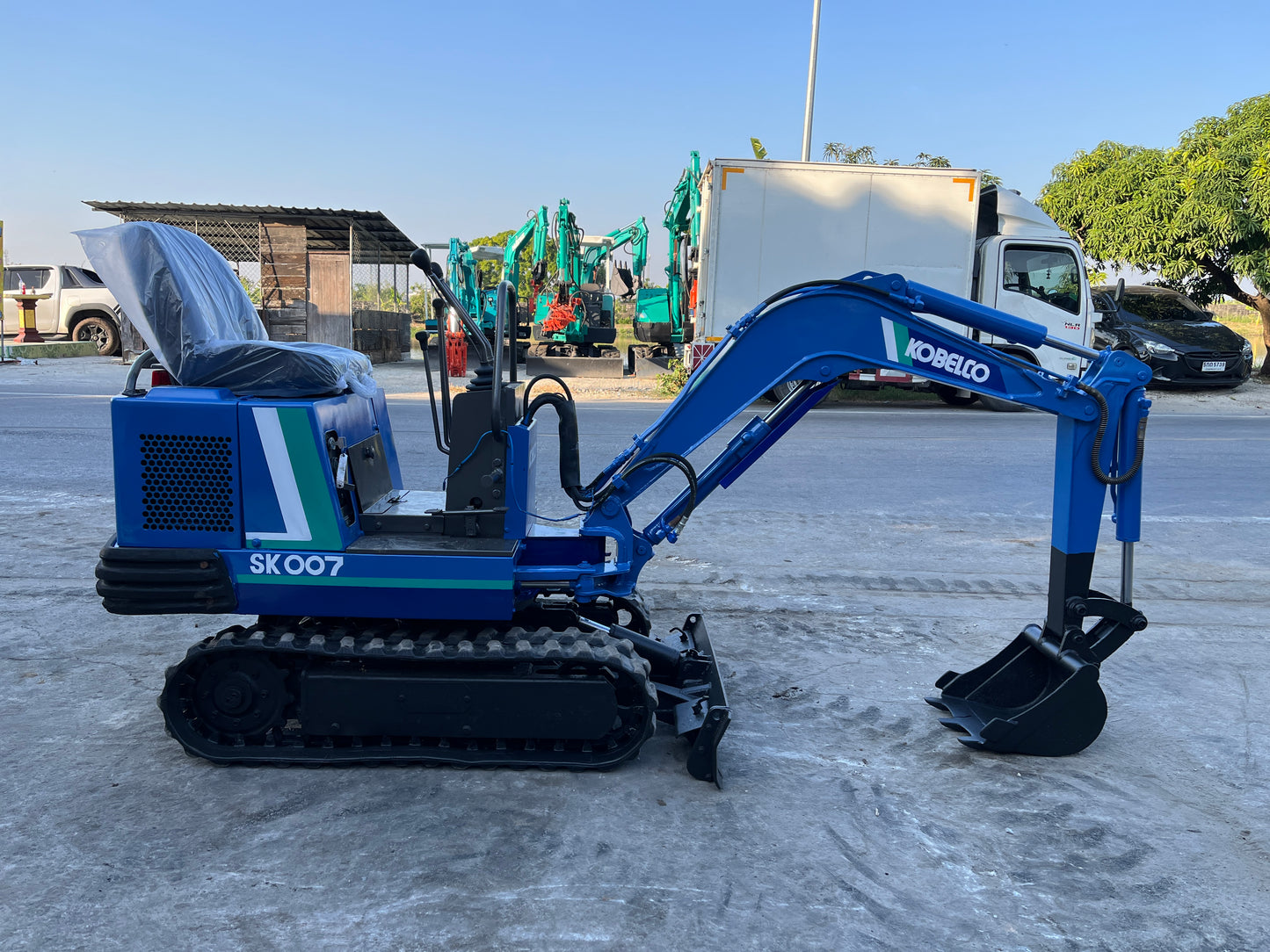 Kobelco SK007
