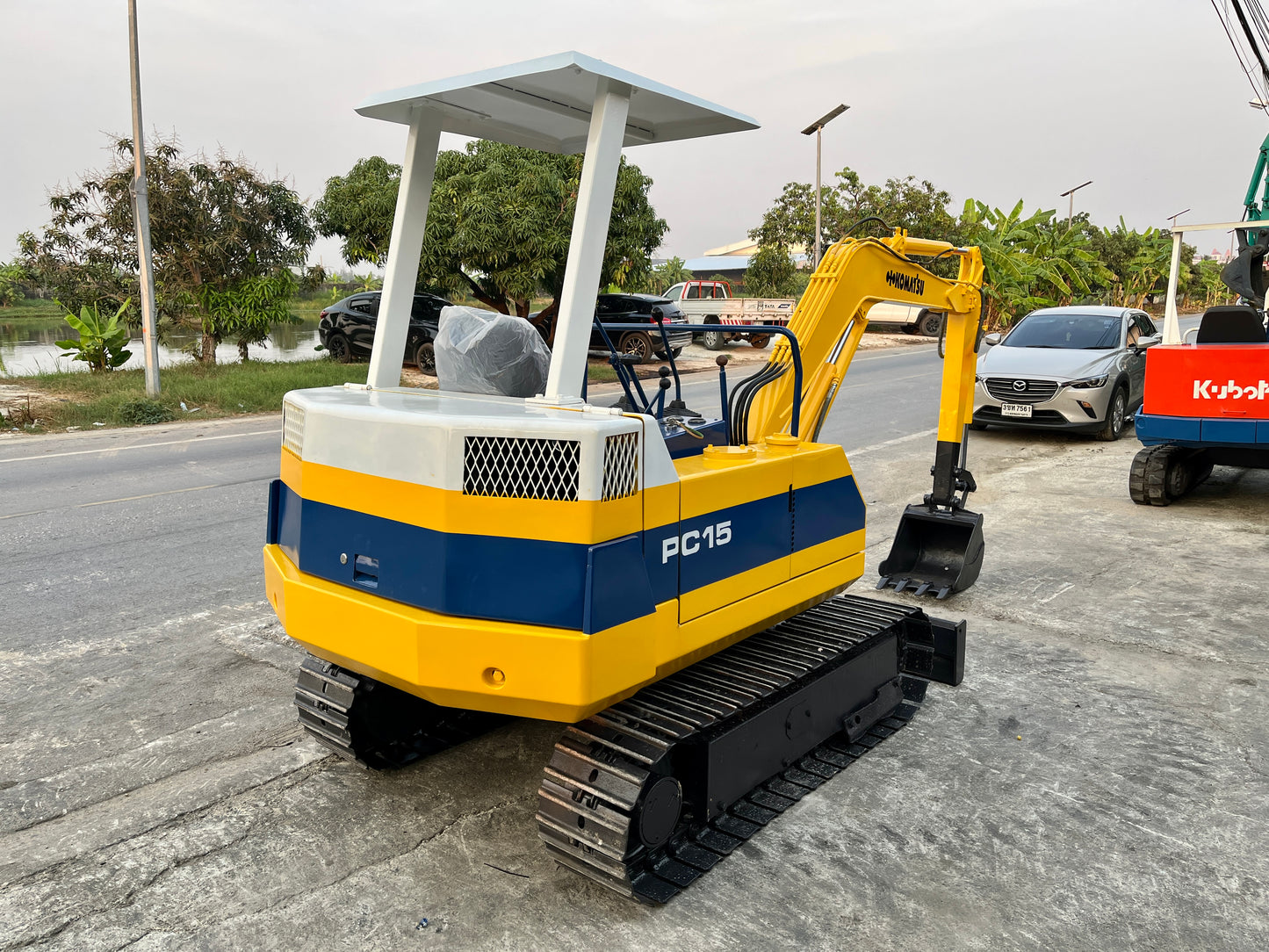 Komatsu PC15-2