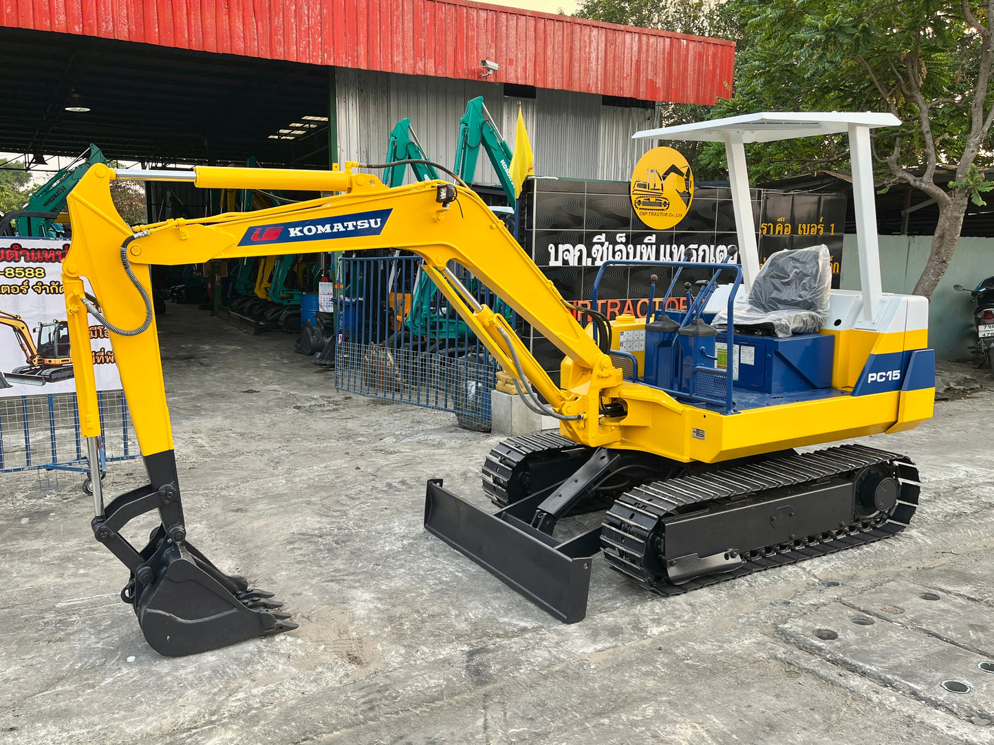 Komatsu PC15-2