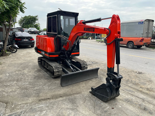 Kubota KH-60 - มุมหน้าเฉียงอีกฝั่ง