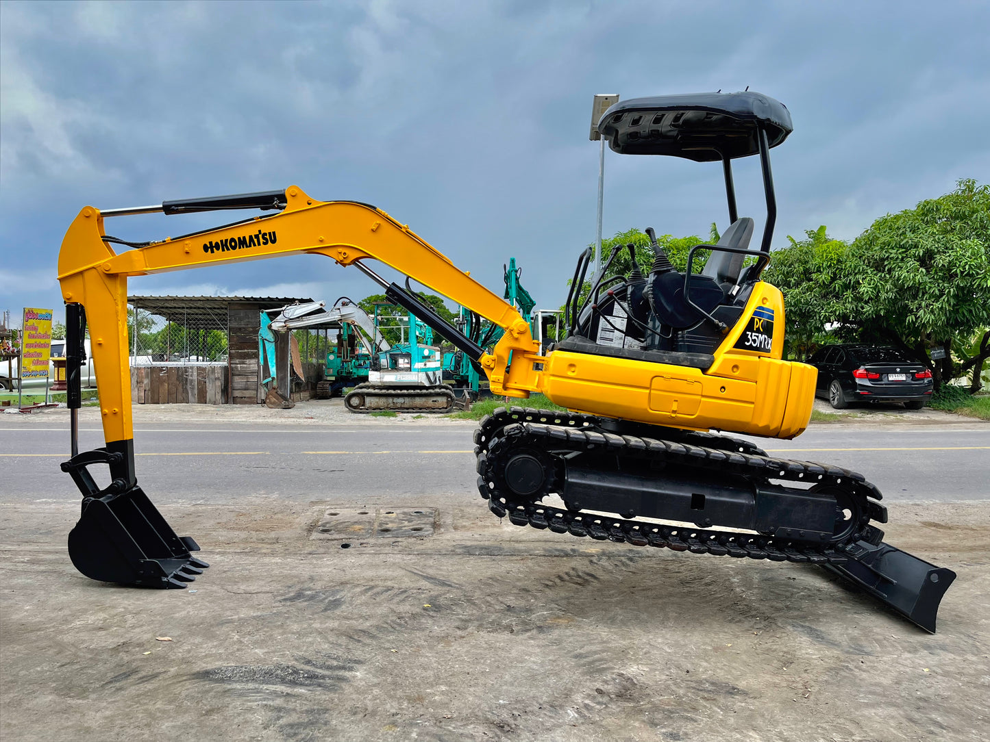 Komatsu PC35MR-1 มุมซ้าย