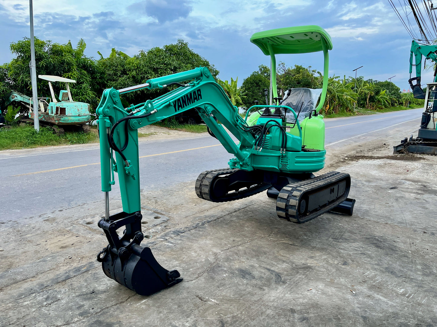 รถขุด Yanmar VIO20-2 มุมด้านหน้าเฉียง