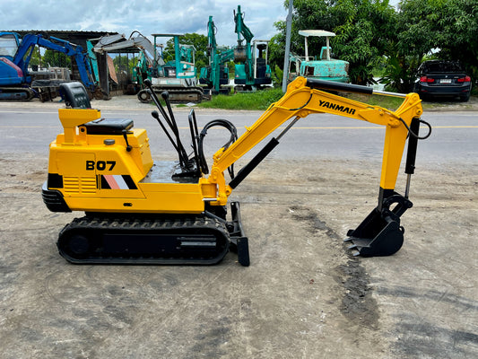 รถขุด Yanmar B07 ภาพด้านข้างเต็มคัน