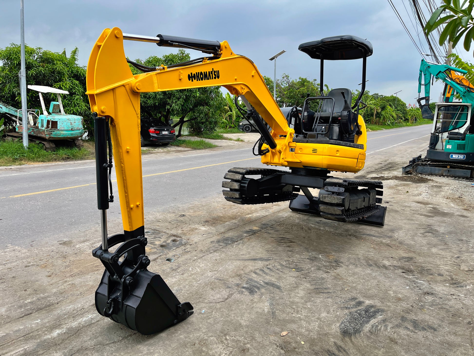 Komatsu PC35MR-1 มุมซ้ายหน้า