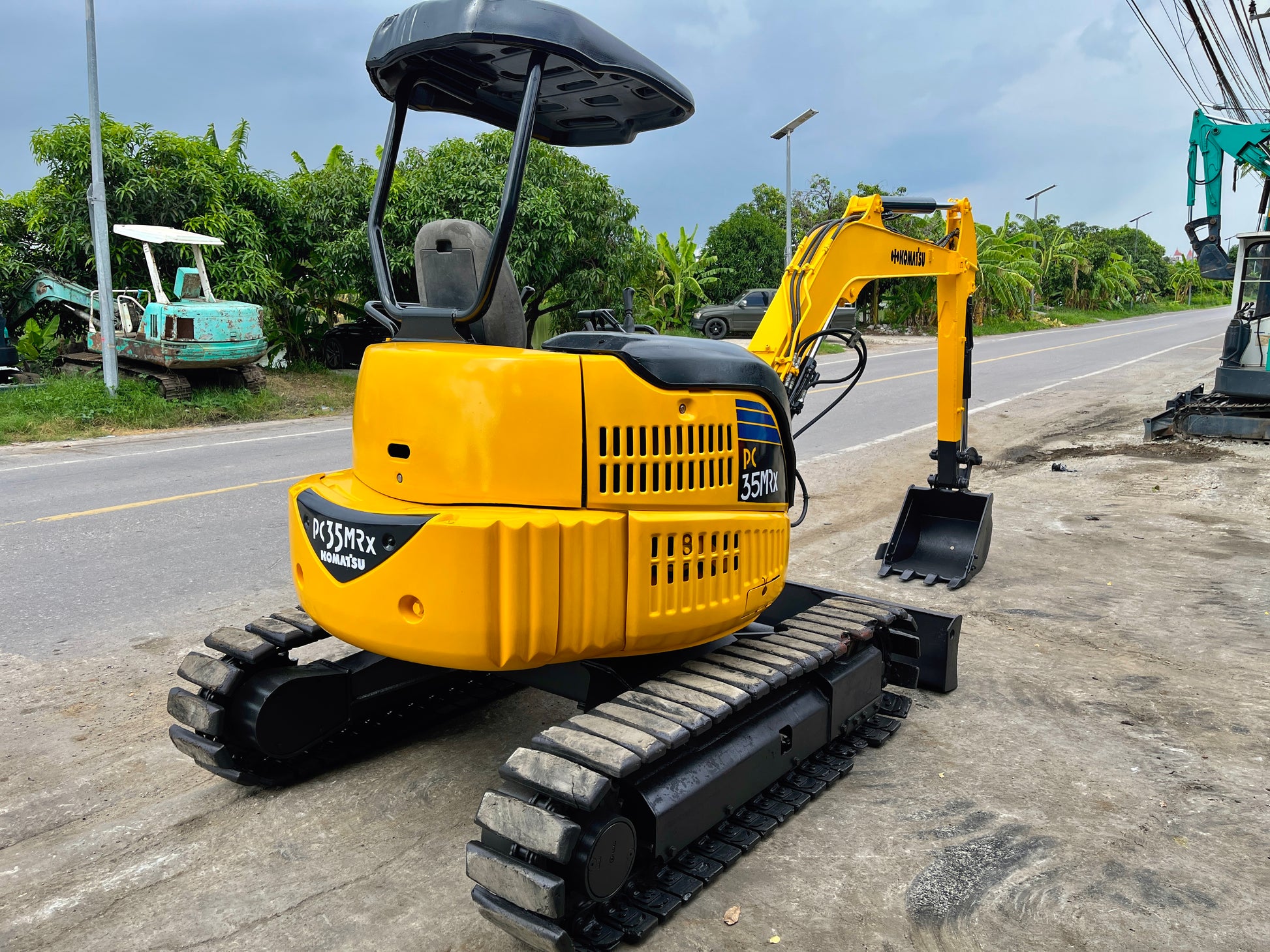 Komatsu PC35MR-1 มุมซ้ายหลัง