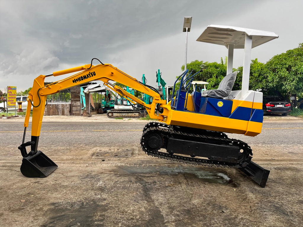 Komatsu PC10-6 หมายเลข 22301 ด้านขวา