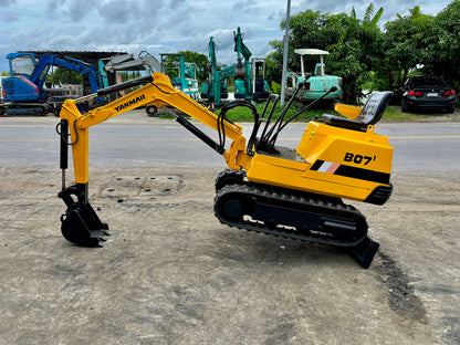 รถขุด Yanmar B07 ภาพด้านข้างอีกด้าน