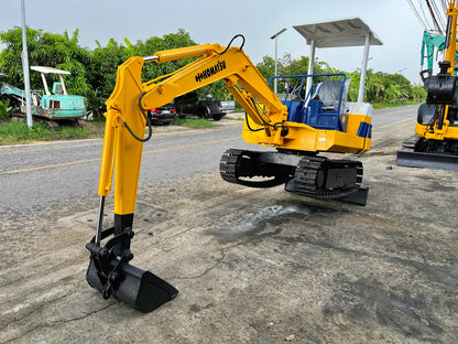 Komatsu PC10-6 หมายเลข 22301 มุมขวาด้านหน้า