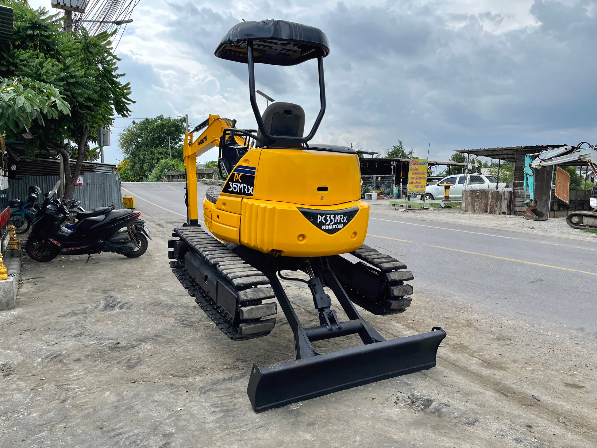 Komatsu PC35MR-1 มุมขวาหลัง