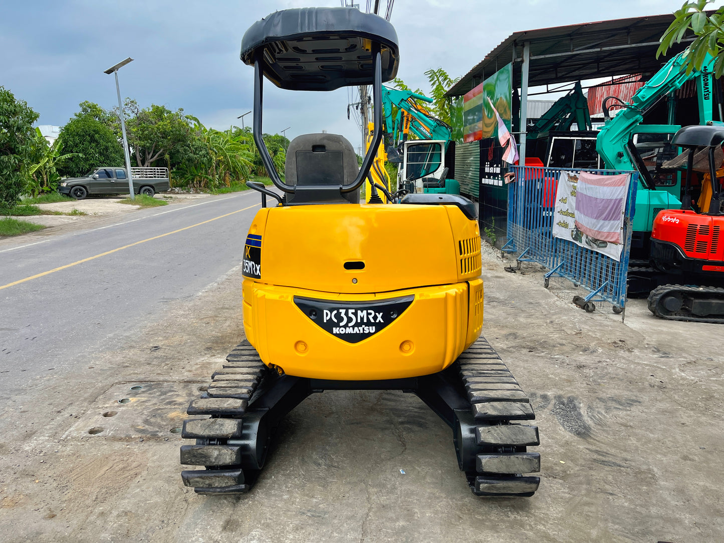 Komatsu PC35MR-1 มุมหลัง