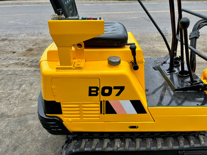 เบาะและตรารุ่น Yanmar B07