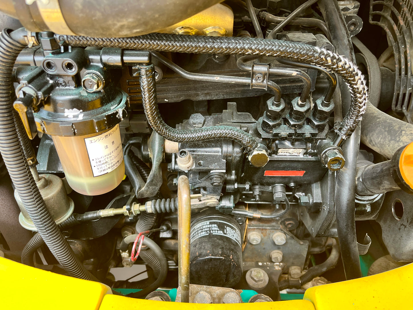 รายละเอียดภายในห้องเครื่อง Komatsu PC35MR-1