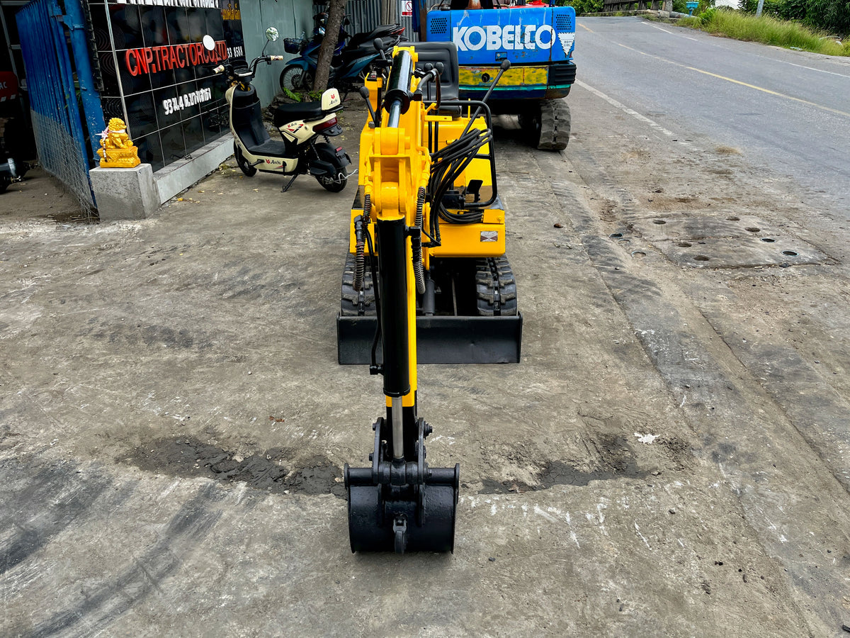 รถขุด Yanmar B07 ภาพด้านหน้าตรง