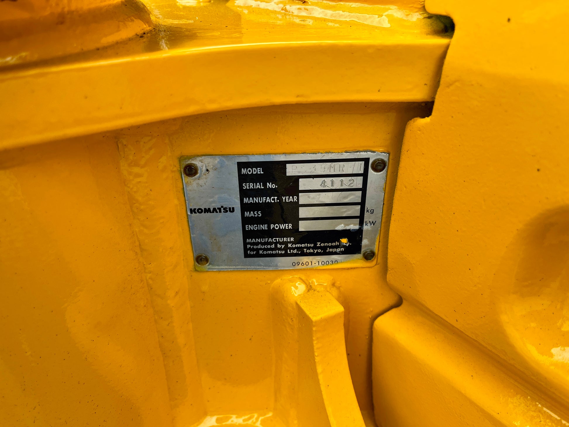เพลทหมายเลขเครื่อง Komatsu PC35MR-1 — หมายเลขเครื่อง 4112
