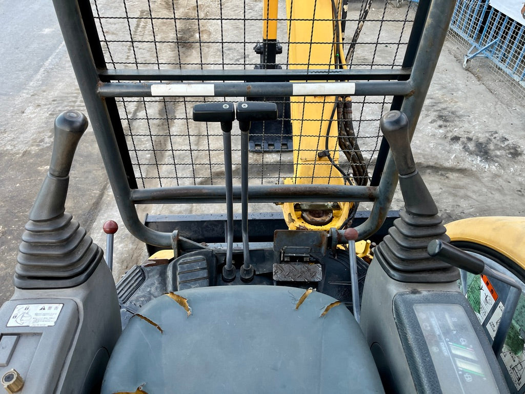 Komatsu PC30MR-1