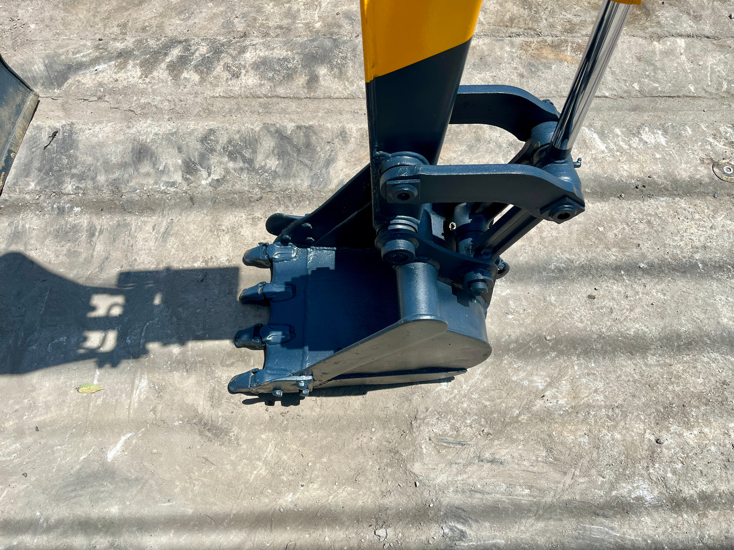 Komatsu PC28UU-2E
