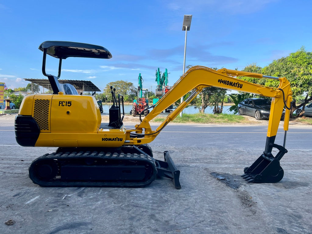 Komatsu PC15-3