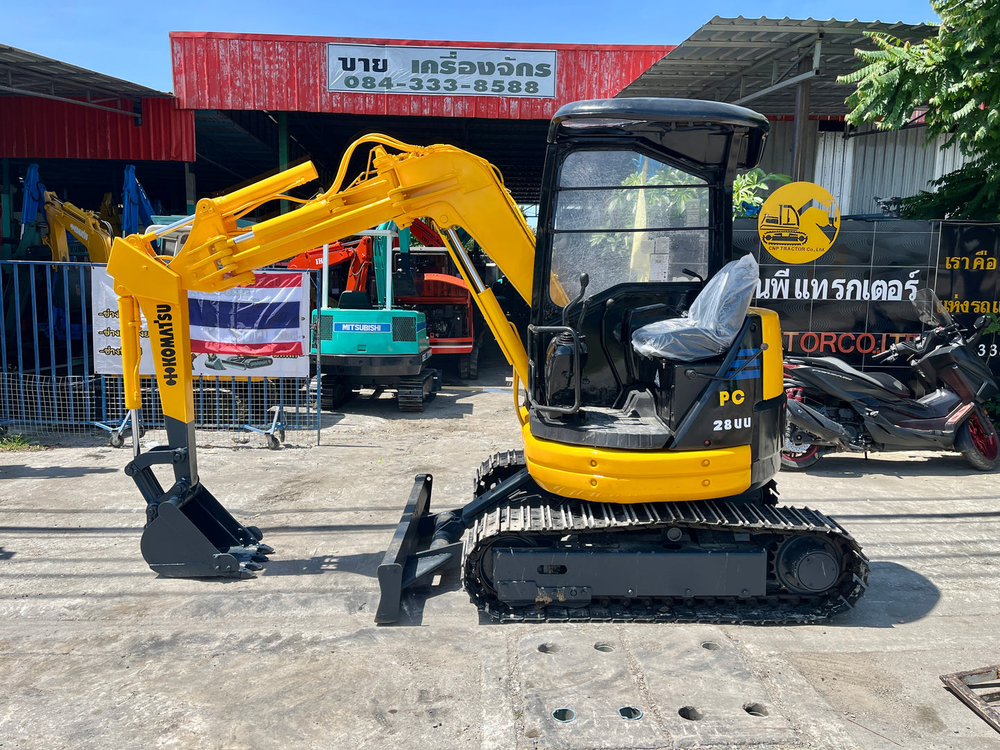 Komatsu PC28UU-2E