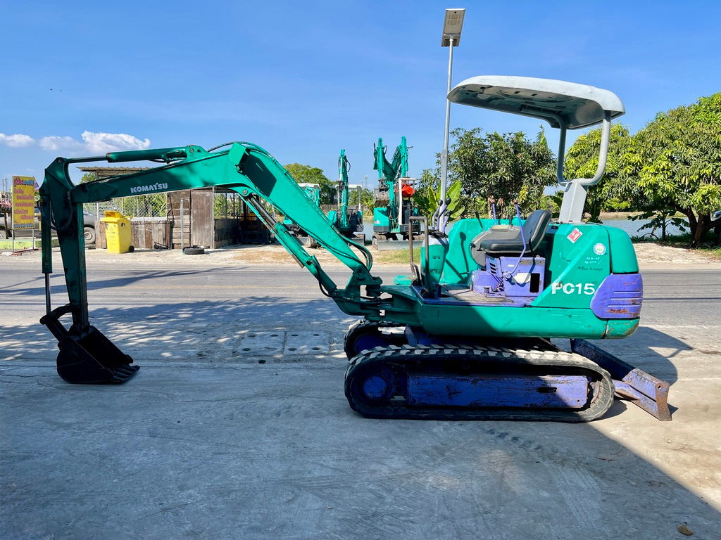 Komatsu PC15-3E