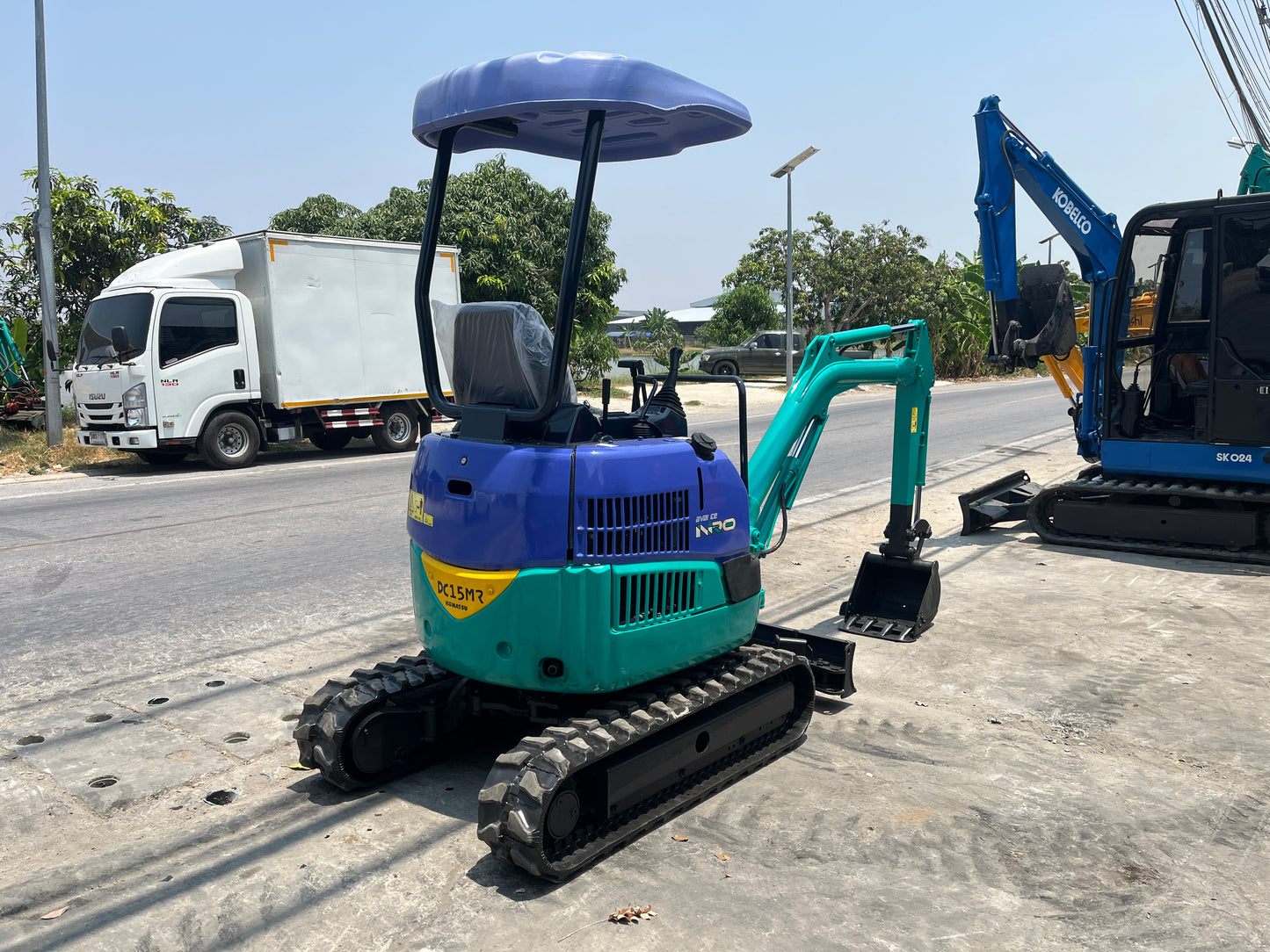 Komatsu PC15MR-1