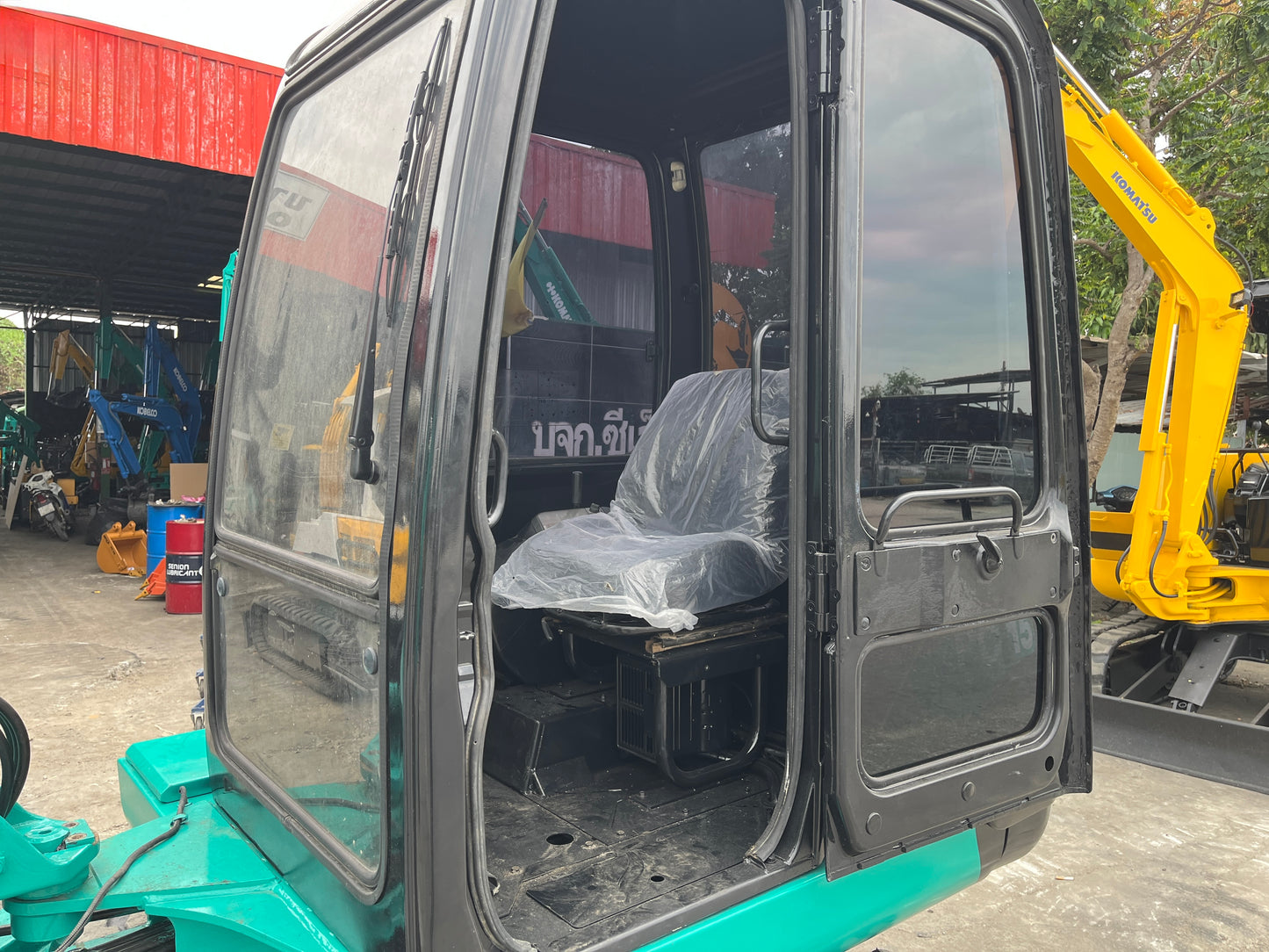 Komatsu PC15-3
