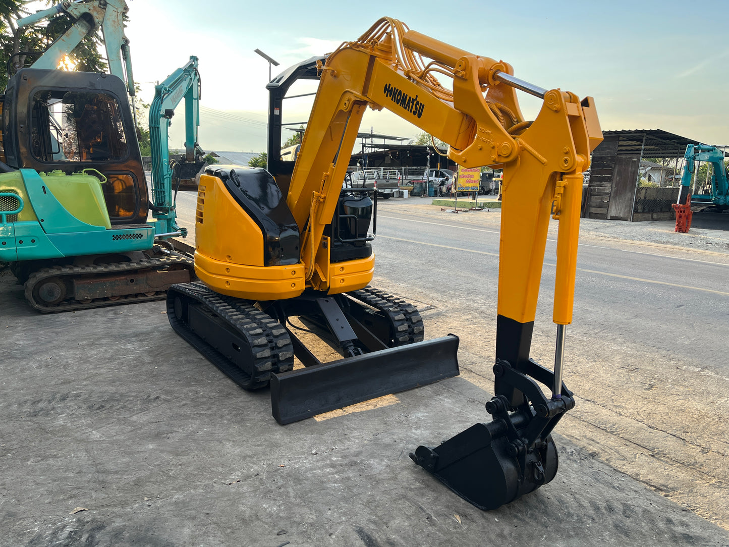 Komatsu PC28UU-2E