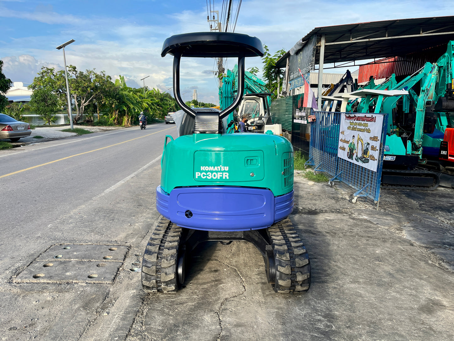Komatsu PC30FR-1