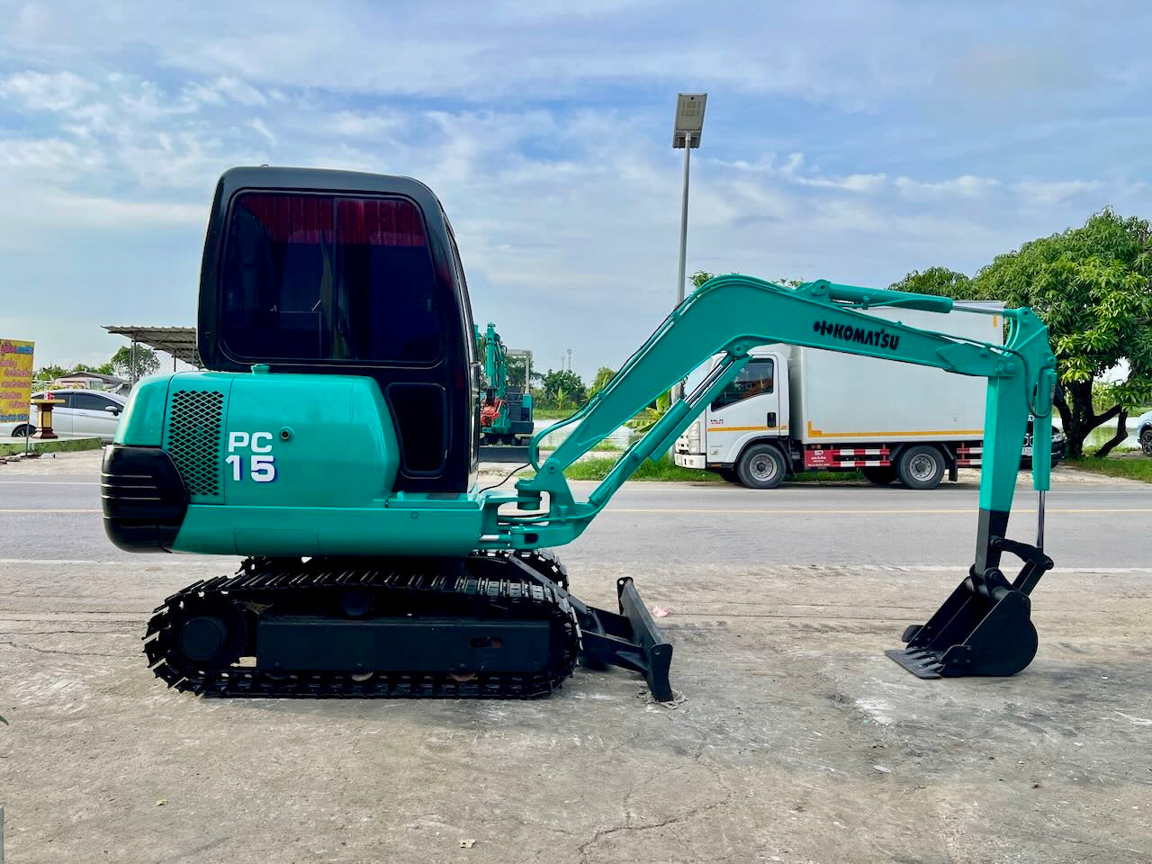 Komatsu PC15-3