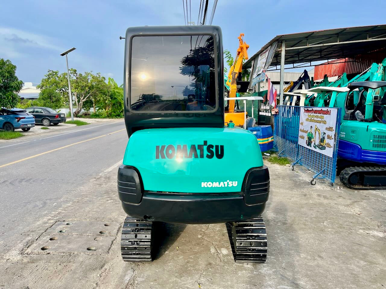 Komatsu PC15-3