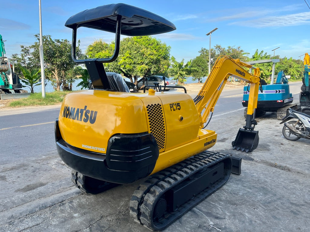 Komatsu PC15-3
