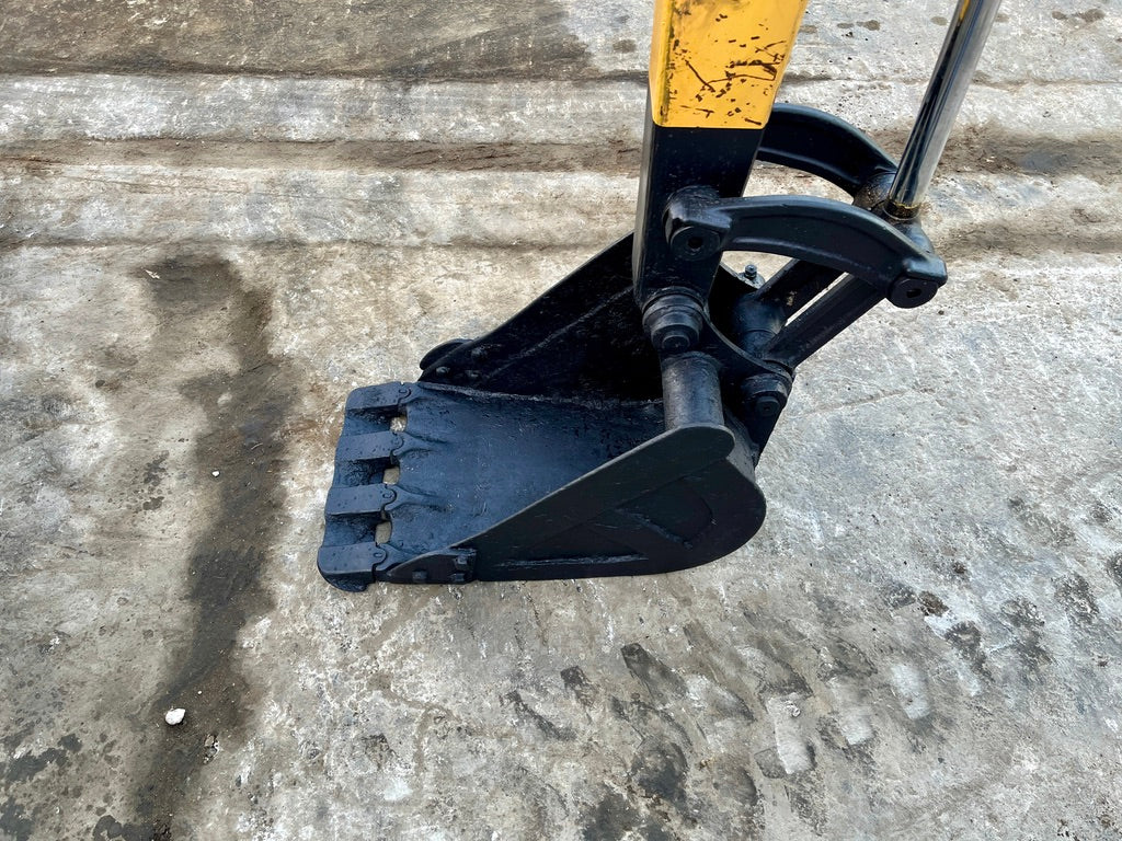 Komatsu PC30MR-1