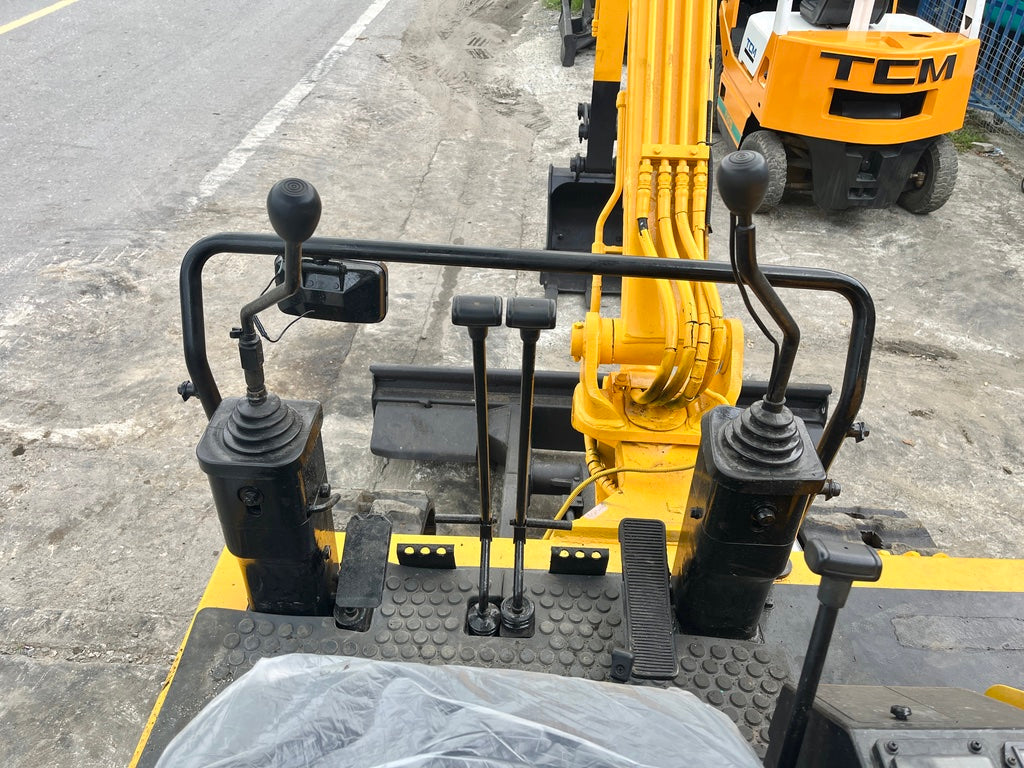 Kobelco SK027