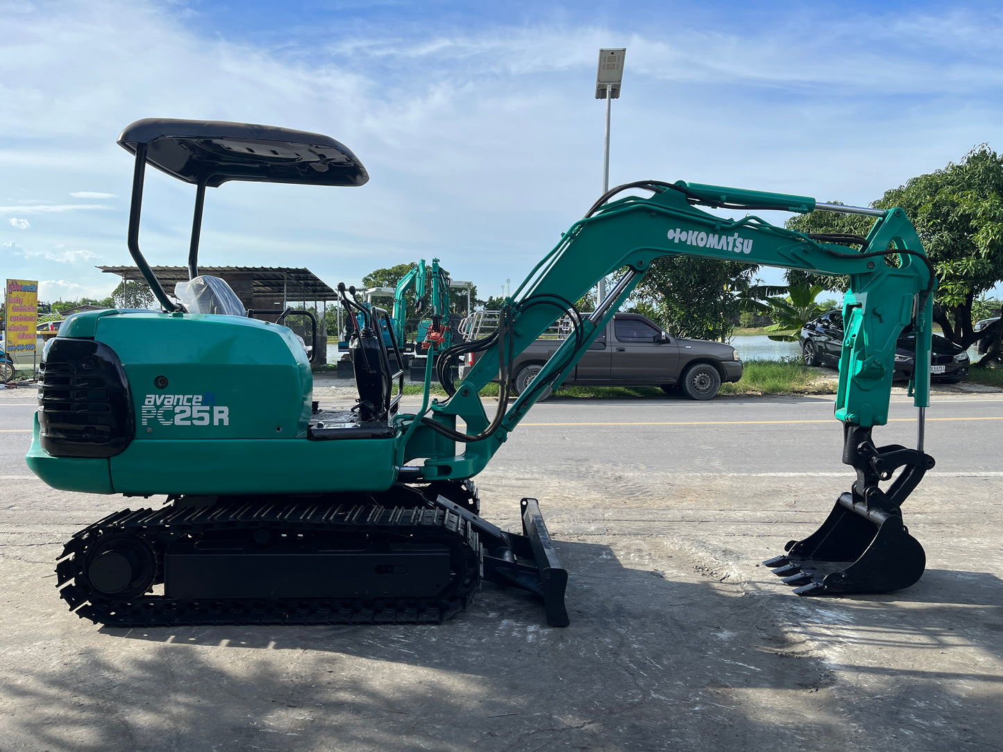 Komatsu PC25R-8