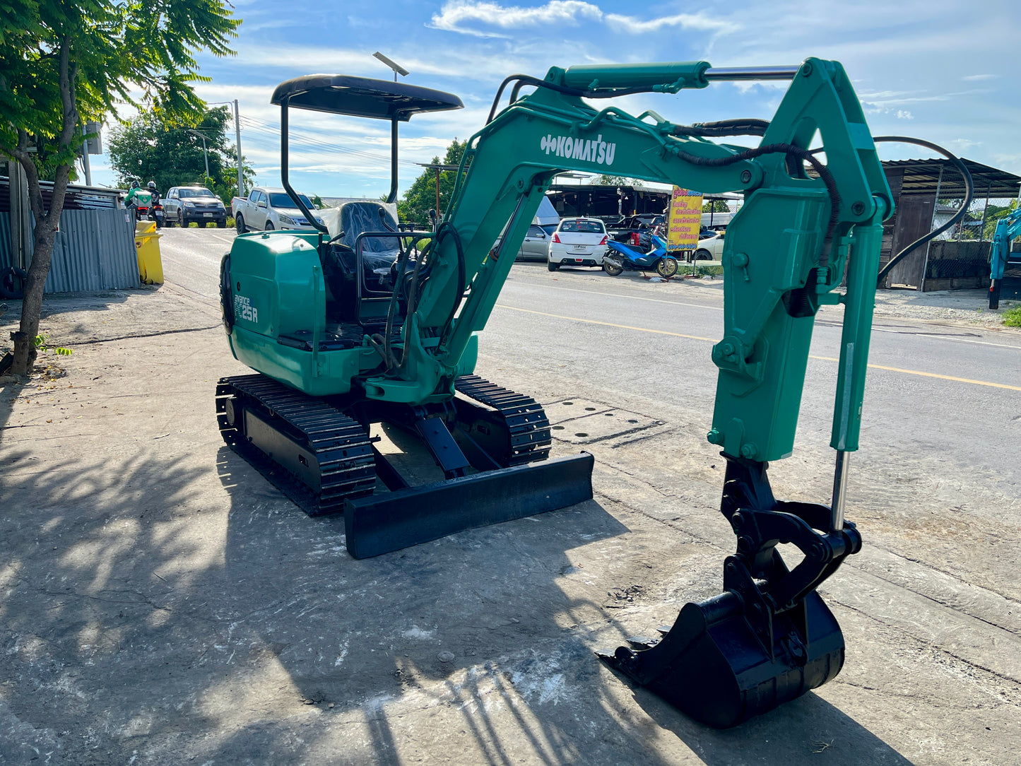 Komatsu PC25R-8