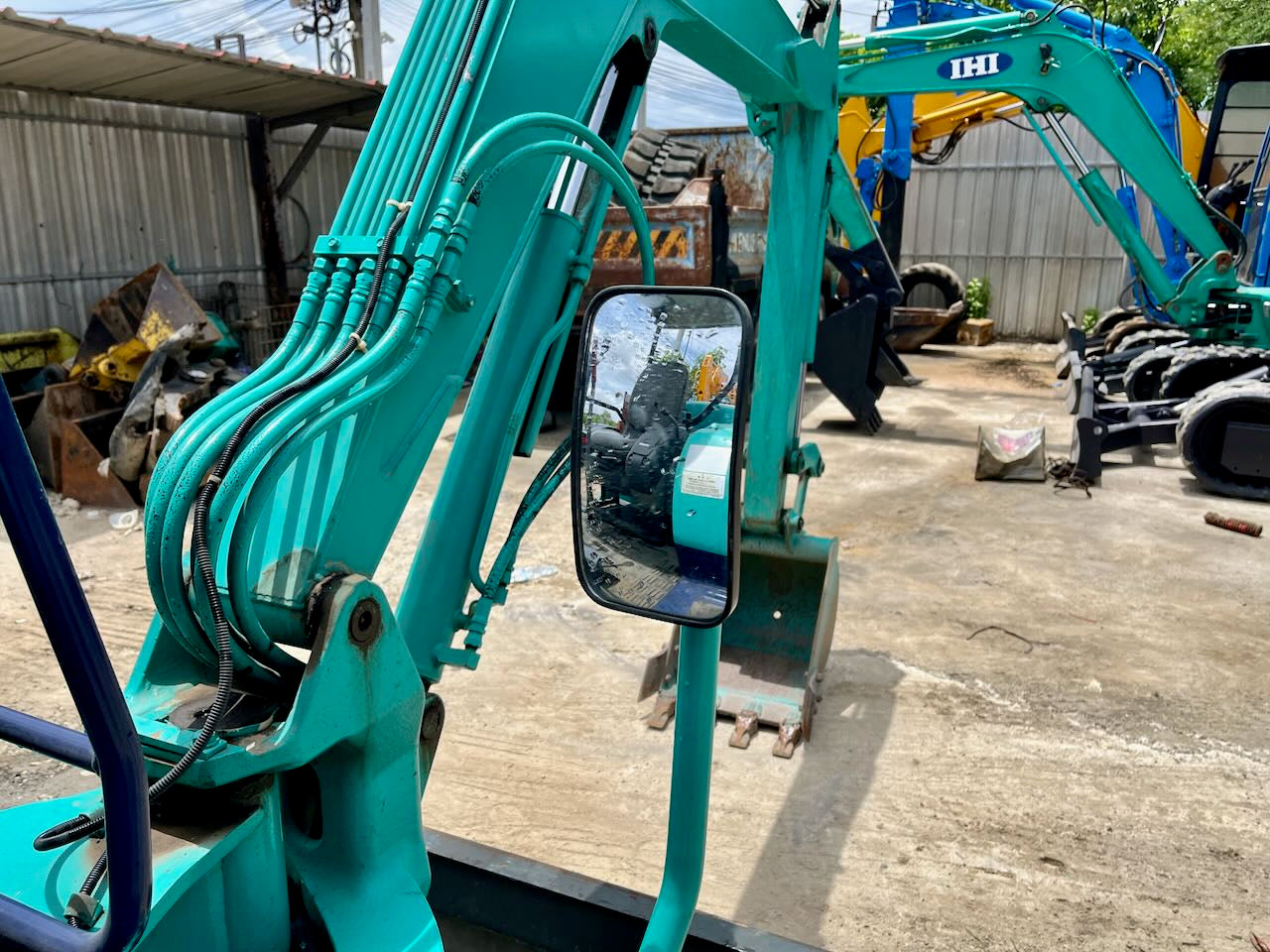 Komatsu PC27R-8