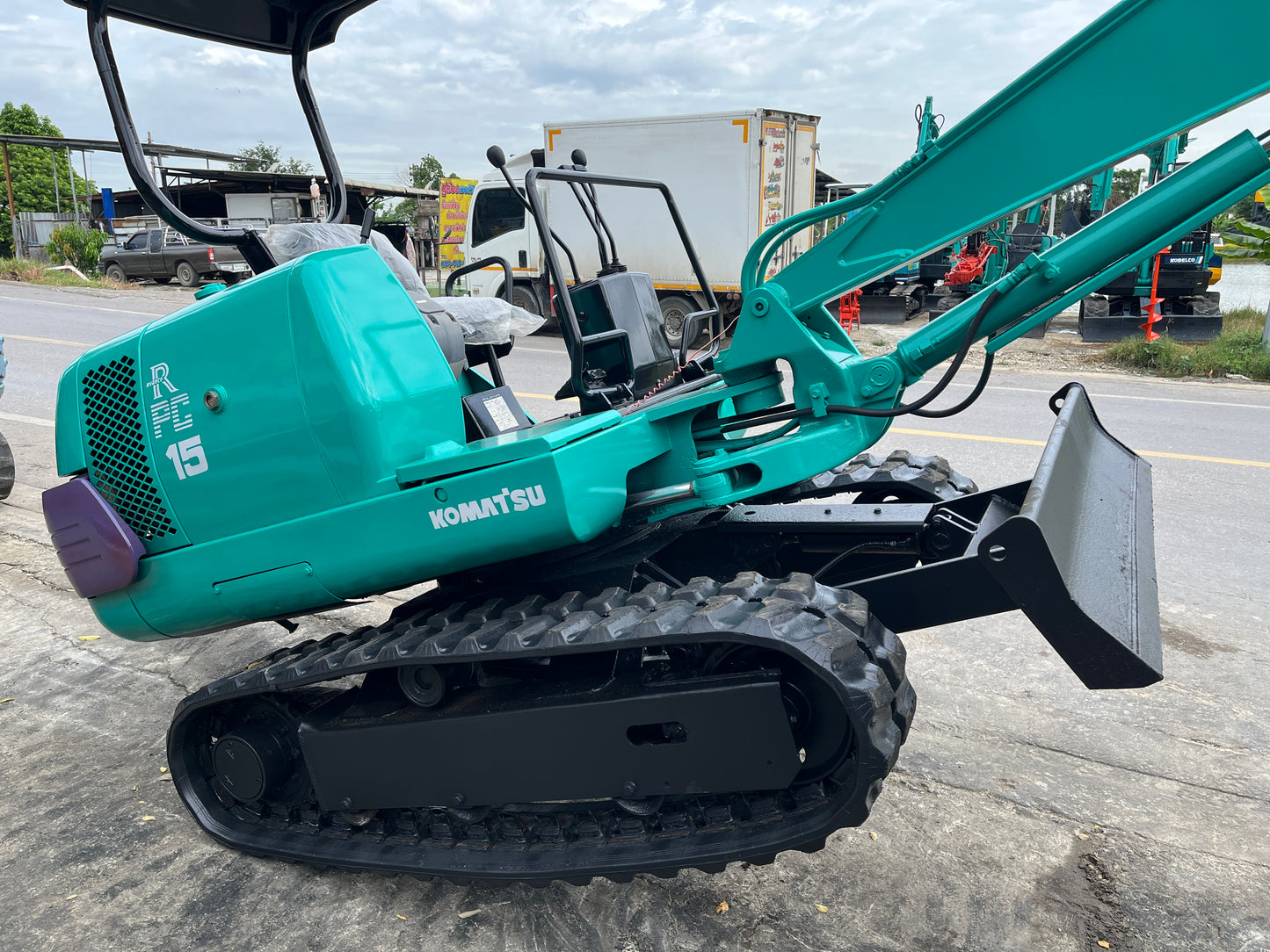 Komatsu PC15-3
