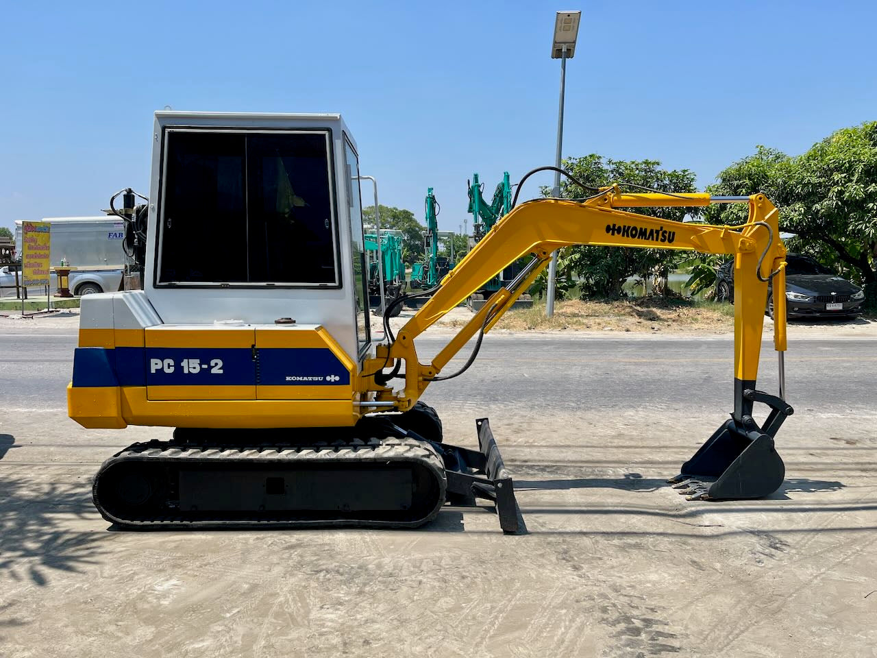 Komatsu PC15-2