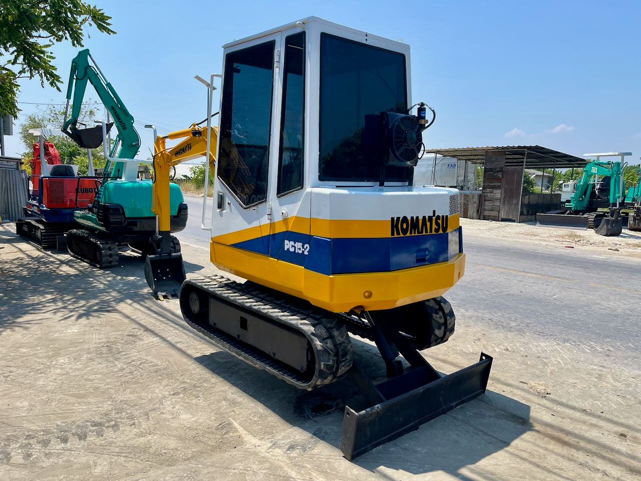 Komatsu PC15-2