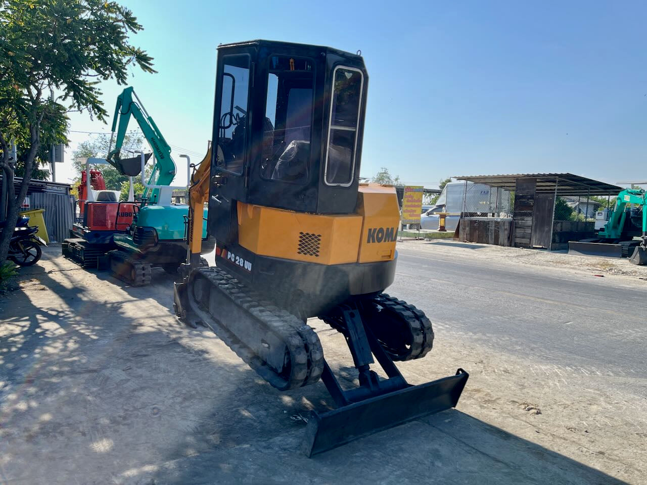 Komatsu PC28UU-1